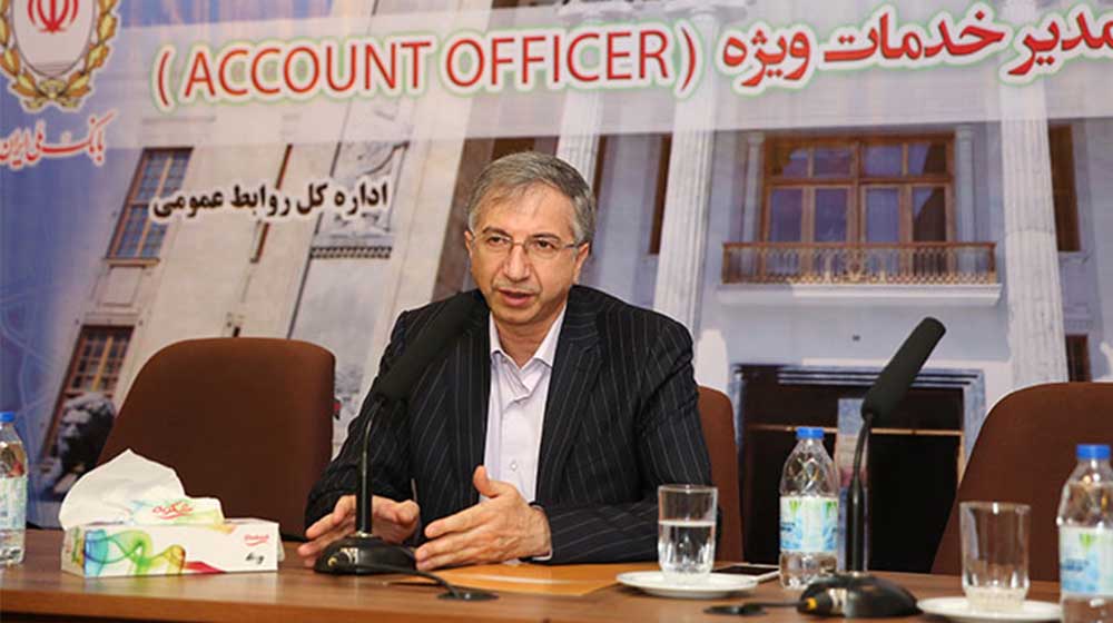 عضو هیئت مدیره بانک ملی ایران: افزایش شعب فیزیکی برای نظام بانکی جوابگو نیست / درآمدهای کارمزدی را افزایش دهید