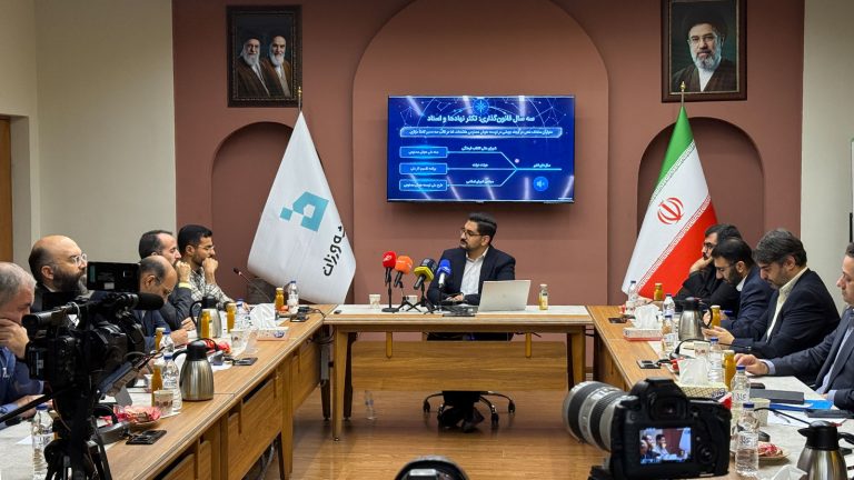 نشست بررسی ساختار حکمرانی هوش مصنوعی در کشور با حضور مدیران دولتی، فعالان بخش خصوصی و صاحب‌نظران حوزه فناوری