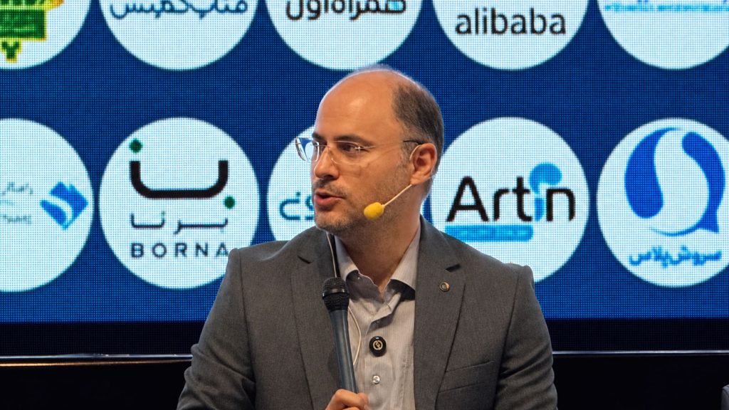 پنل کاربرد هوش مصنوعی در لندتک و اعتبارسنجی در دانشگاه صنعتی شریف