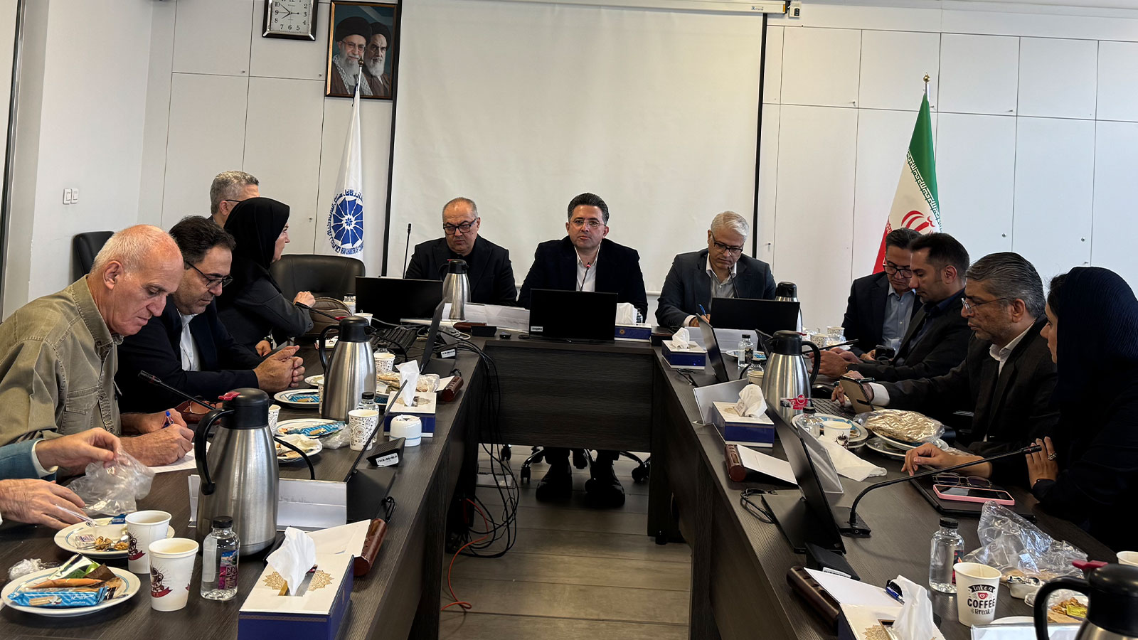 سخنرانان نشست مشترک اتاق تهران و اتاق ایران درباره پروانه ارائهدهنده خدمات هوش مصنوعی AISP