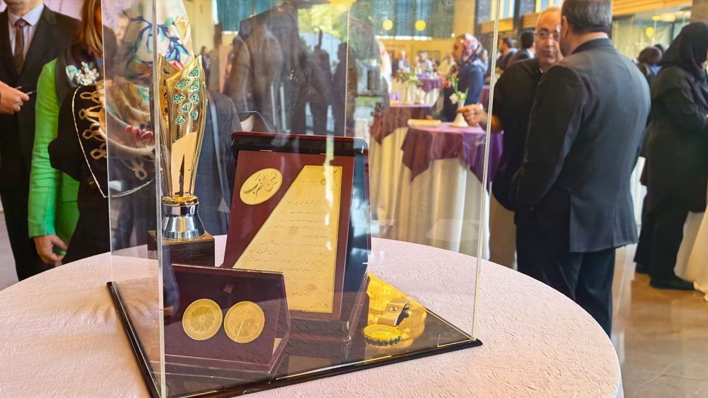تندیس دهمین جشنواره کارآفرینی امین‌الضرب، جایزه بخش خصوصی ایران