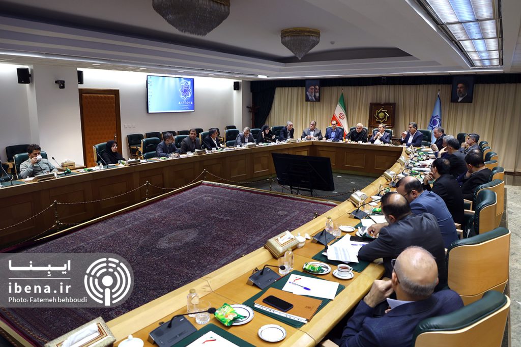 نشست عبدالناصر همتی، رئیسکل بانک مرکزی، با علی نیکزاد و نمایندگان مجلس درباره مسائل ارزی ایثارگران