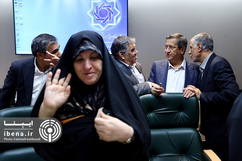نشست عبدالناصر همتی، رئیسکل بانک مرکزی، با علی نیکزاد و نمایندگان مجلس درباره مسائل ارزی ایثارگران