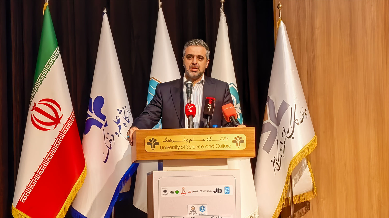 سیدصادق پژمان، مدیرعامل مؤسسه کمک به توسعه فرهنگ و هنر
