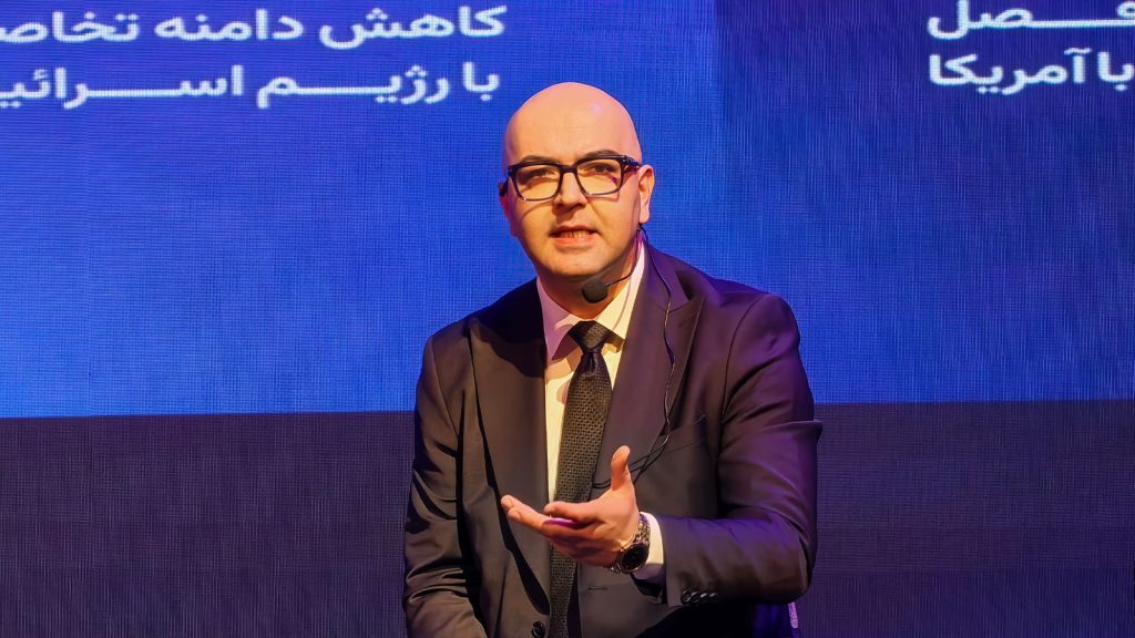 دیاکو حسینی در رویداد ایران ۲۰۳۵