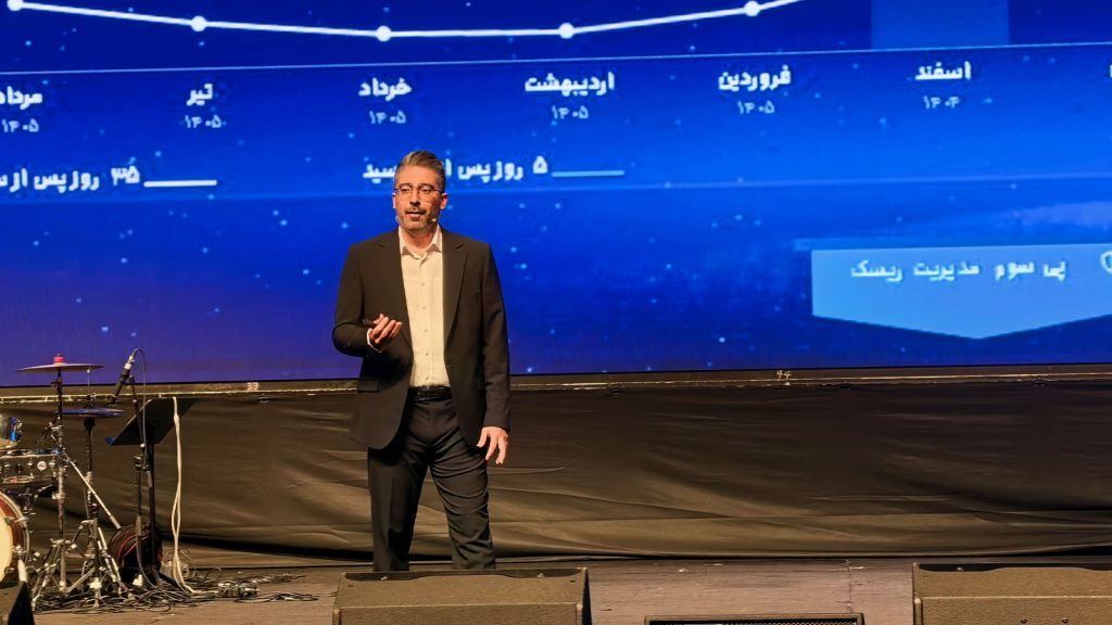 احسان رحمانینیا، مدیر مالی و عضو هیئتمدیره اسنپپی، در رویداد رونمایی از گزارش صنعت بیانپیال ایران