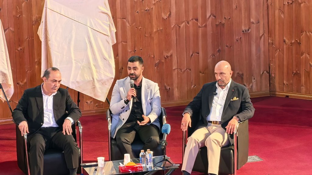 کامران آزادی، بنیانگذار و مالک مجموعه اکسیراز