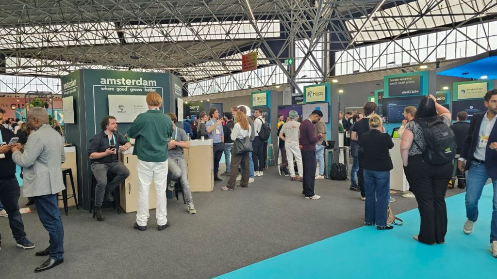 نمایی از بخش نمایشگاهی رویداد HumanX آمستردام