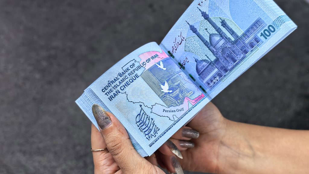 ایران‌چک ۱۰۰ هزار تومانی با طرح یادمان مدرسه شجره طیبه میناب