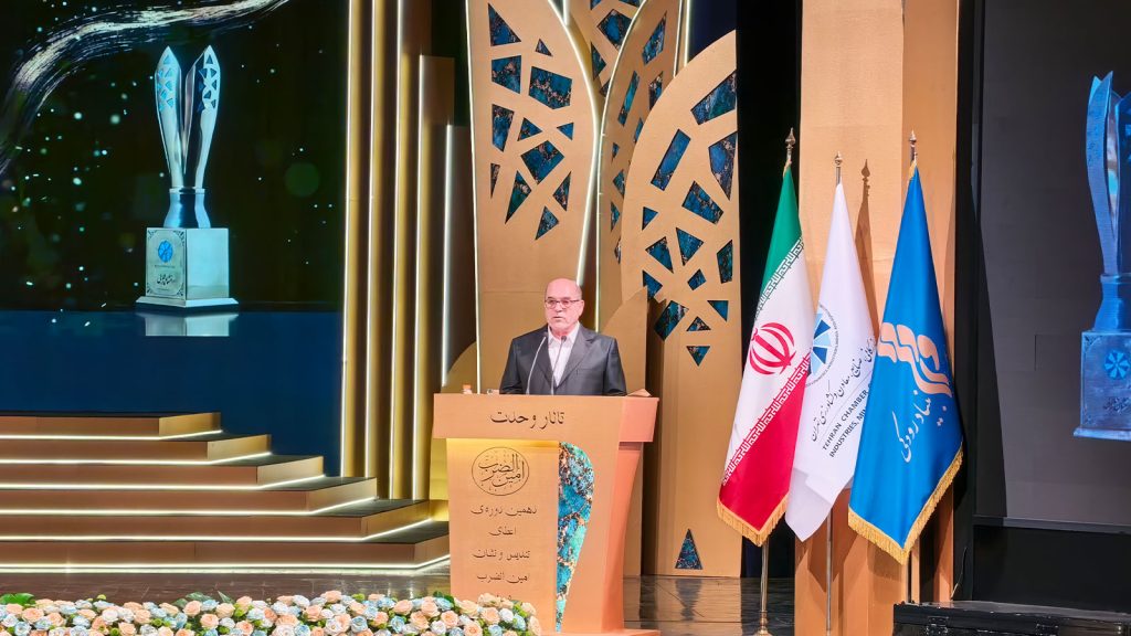 محمود نجفی‌عرب، رئیس اتاق بازرگانی تهران، در دهمین جشنواره امین‌الضرب
