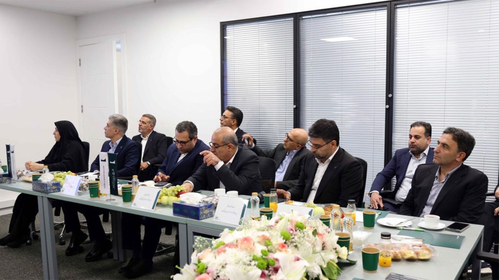 مدیران بانک قرضالحسنه مهر ایران و هلدینگ مهرکام در مراسم سالگرد تأسیس مهرکام