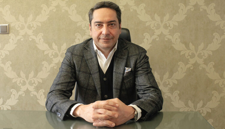 مهرداد حیدرپور، مدیرعامل شرکت بازرگانی مبناکارت آریا