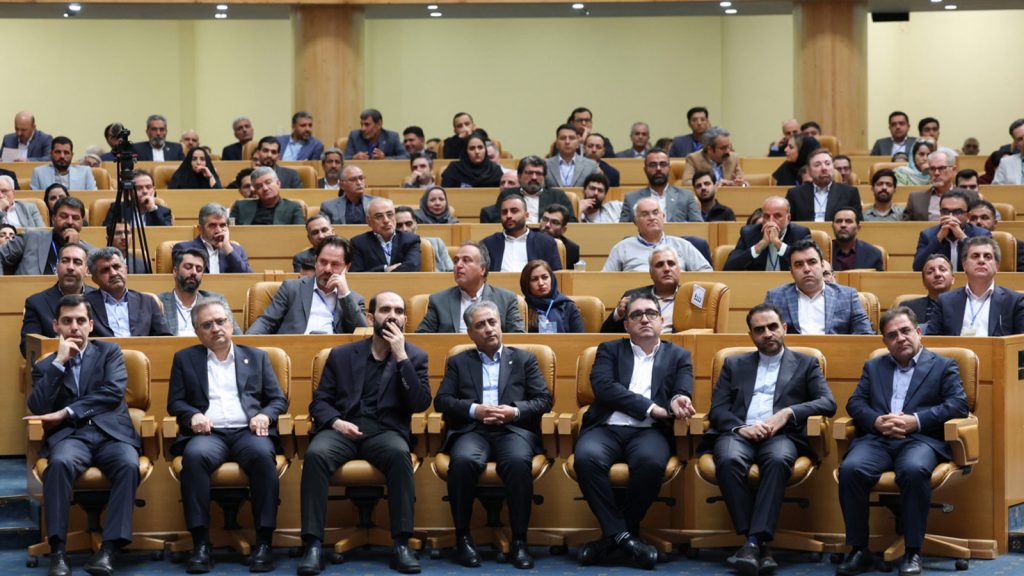 مراسم روز ملی صادرات با حضور مسعود پزشکیان، عباس عراقچی و فعالان اقتصادی در سالن اجلاس سران