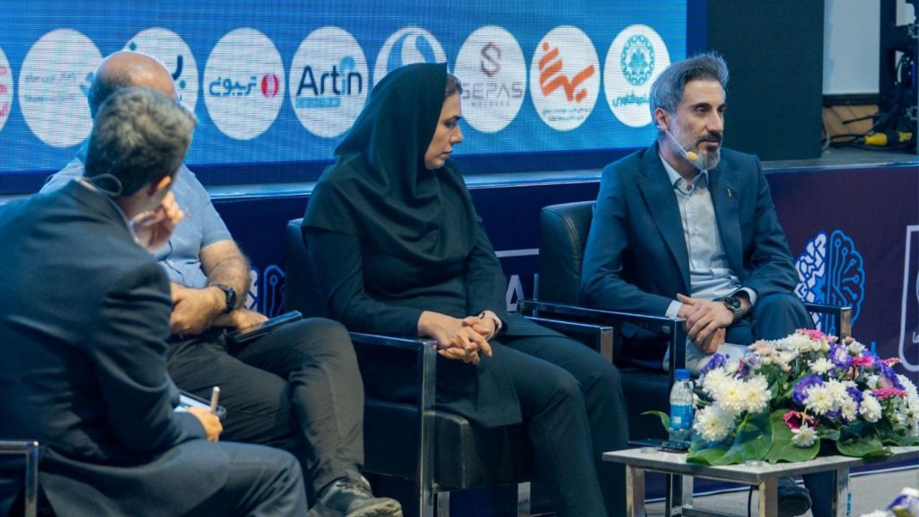 علیرضا شکیبایی، معاون توسعه محصول ریتون در پنل