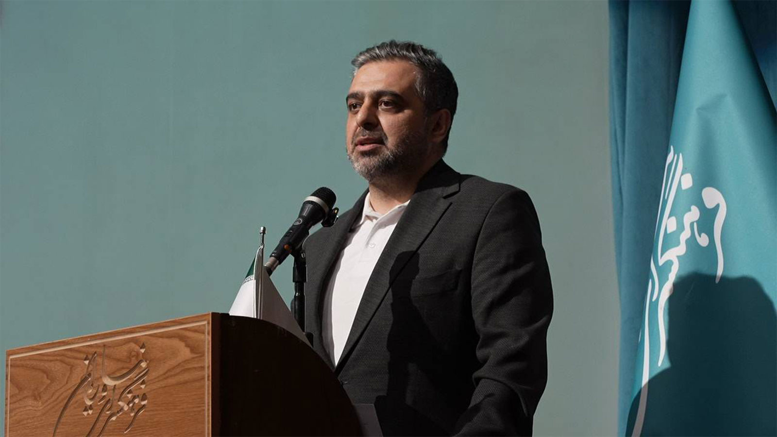 سیدصادق پژمان، مدیرعامل مؤسسه کمک به توسعه فرهنگ و هنر