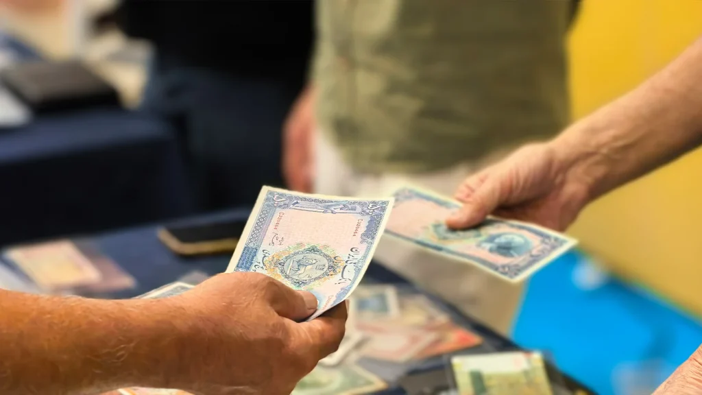 مجموعه اسکناسهای قدیمی در غرفههای پنجمین نمایشگاه هنر تهران